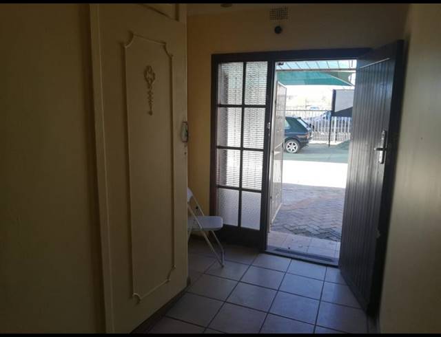 16 BEDROOM HOUSE FOR SALE IN UNIVERSITAS